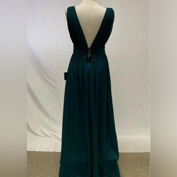 NWT Medium Emerald Lulus Gown - Picture 3 of 4